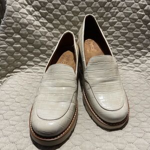 Naturalizer Off-White Croc-Patterned Flats